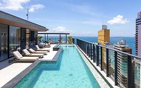 Studio Premium com Rooftop e Piscina com vista Mar para a Baia de Todos os Santos
